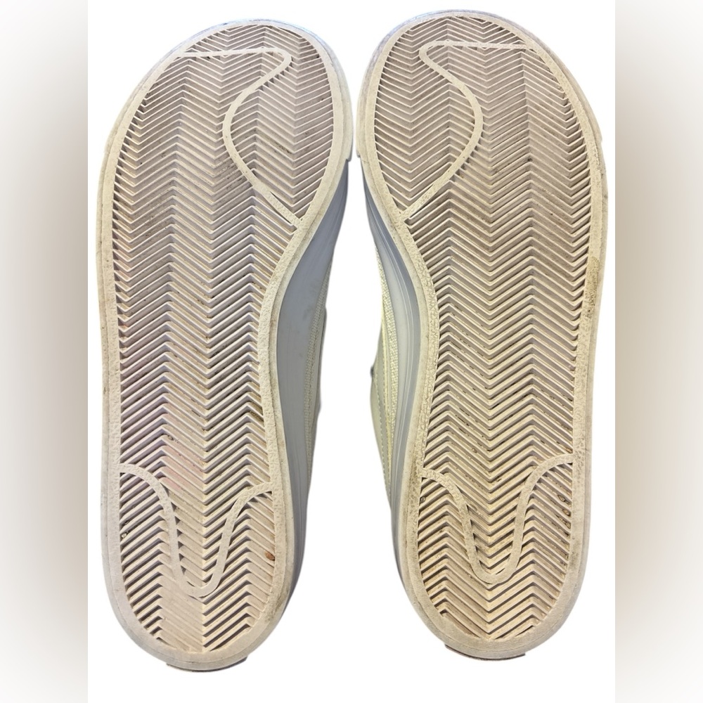 Nike White Sneakers Classic Minimalist Design - Picture 6 of 7
